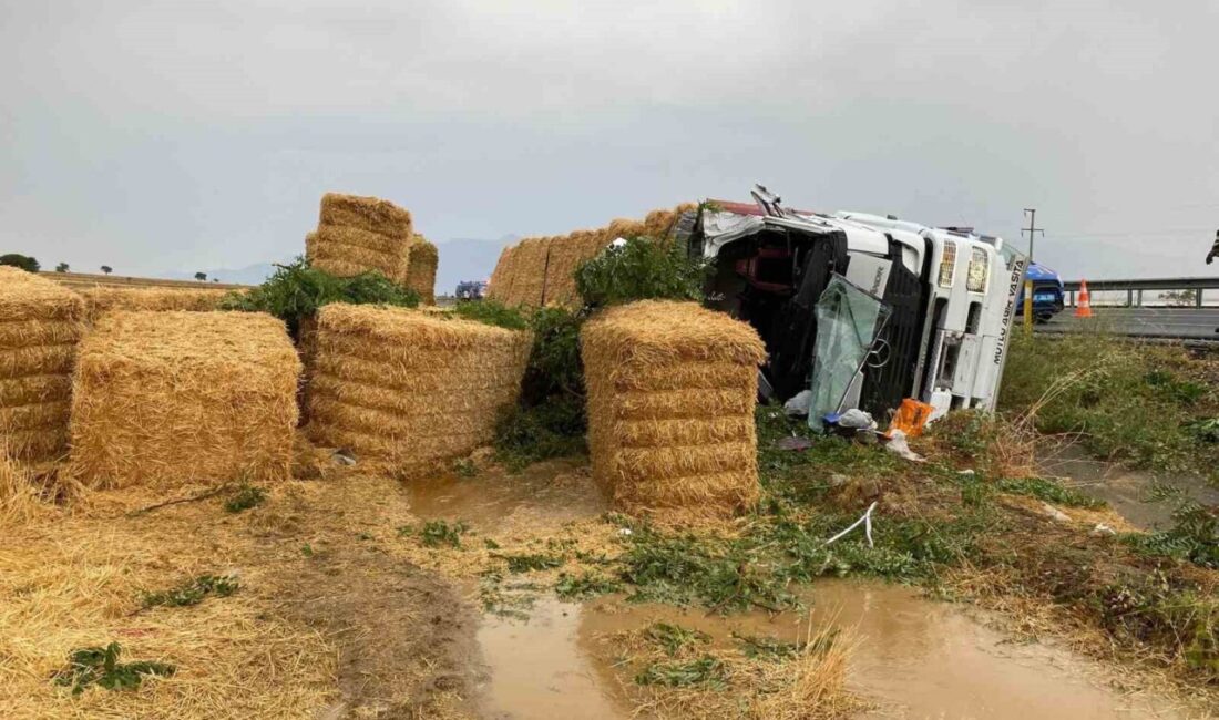 DENİZLİ (İHA) – Denizli’nin çardak ilçesinde saman yüklü tırın yağış