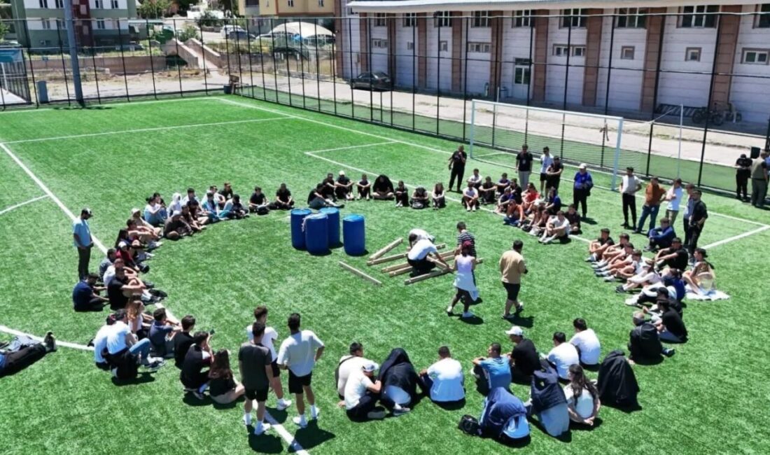 Erzincan Binali Yıldırım Üniversitesi Spor Bilimleri Fakültesi öğrencilerinden oluşan Palan