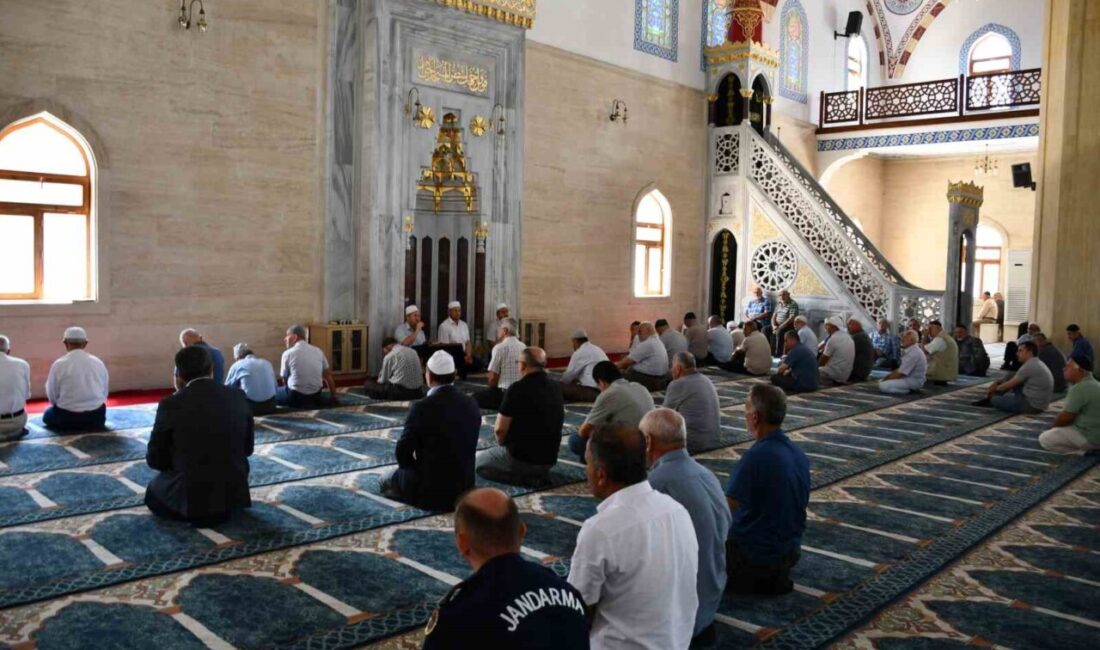 i Şerif programı gerçekleştirildi. Kur’an-ı Kerim tilavetiyle başlayan programda 15