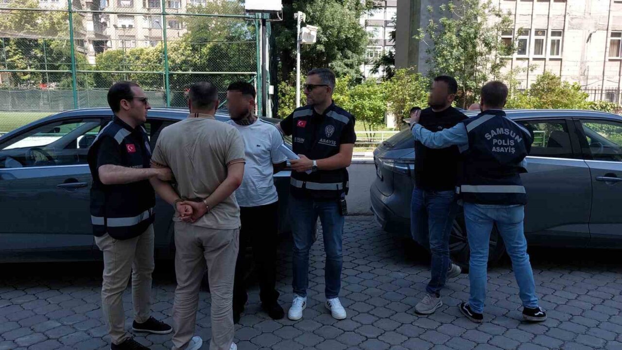 Samsun’un Atakum ilçesinde 2 kişinin bacağından yaralandığı eğlence mekanı önündeki