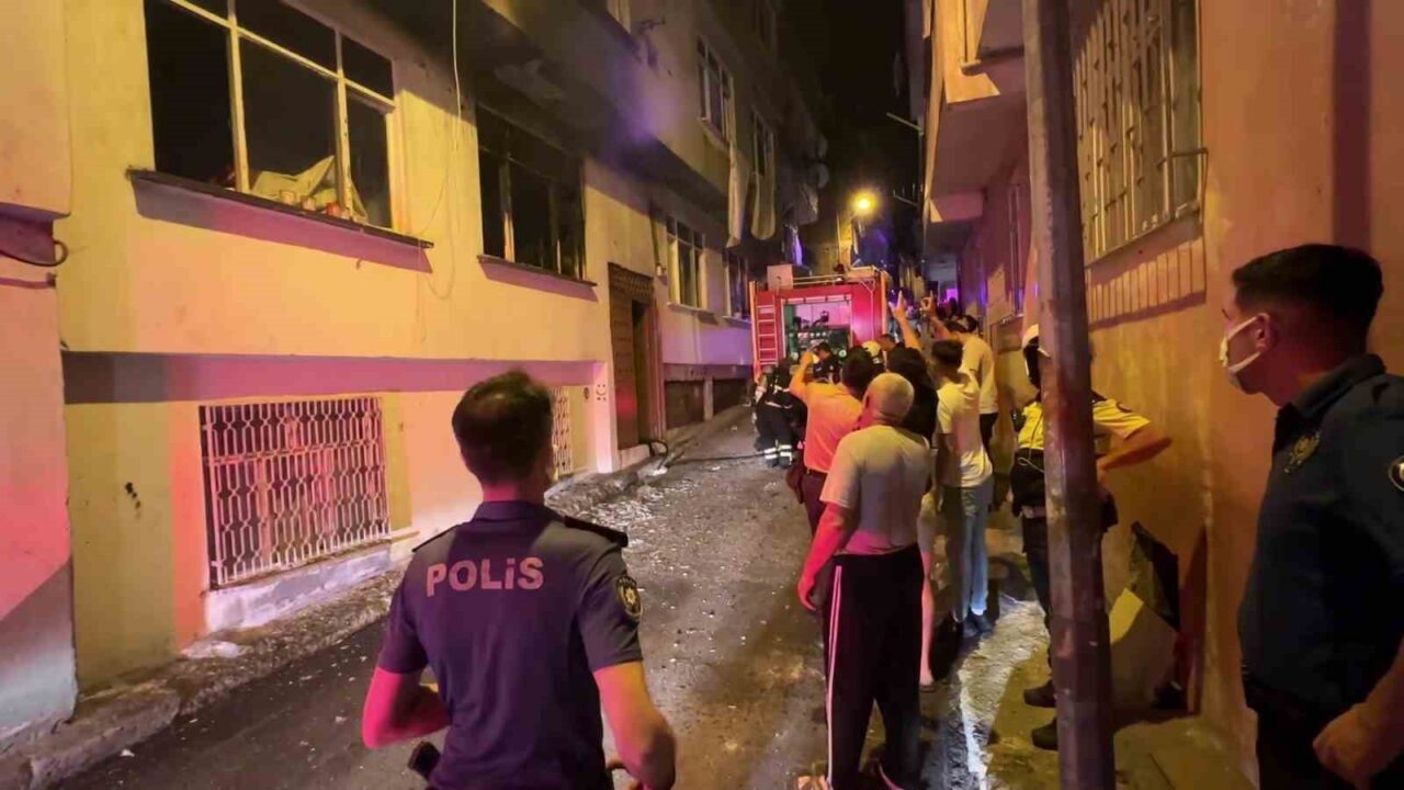 Samsun’un İlkadım ilçesinde 3 katlı bir binada çıkan yangında 3
