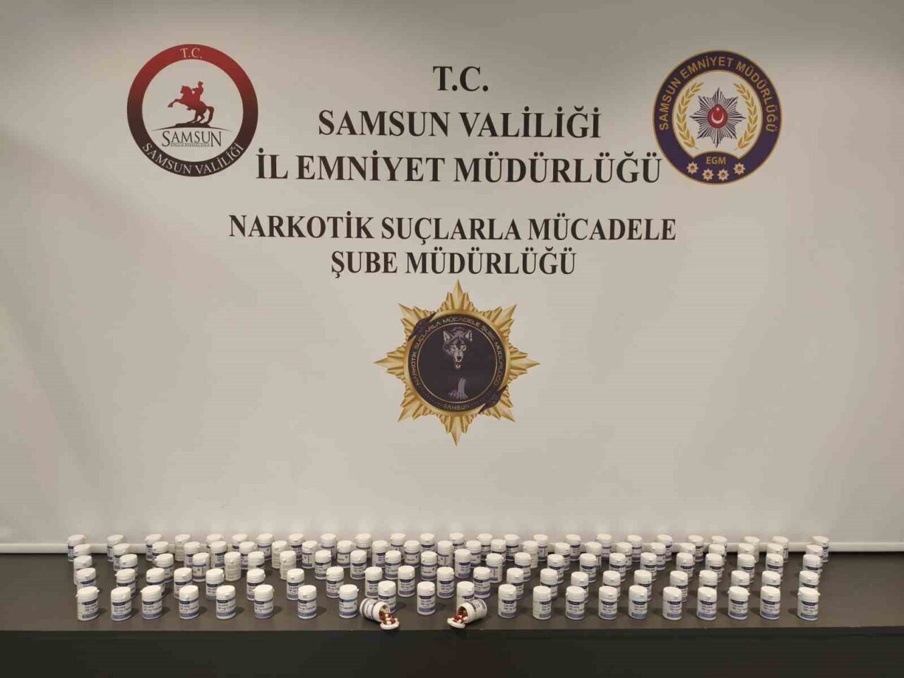 Samsun’da narkotik polisinin düzenlediği operasyonda 7 bin 336 adet sentetik