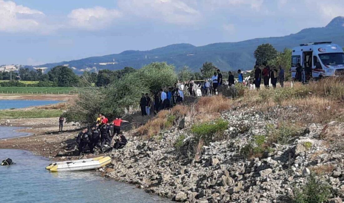 Samsun’un Vezirköprü ilçesinde, serinlemek için baraja giren iki genç boğuldu.
