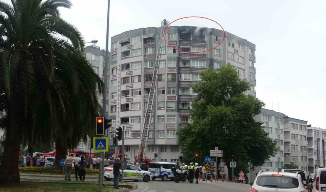 Samsun’da 9 katlı bir binanın en üst katında çıkan yangın