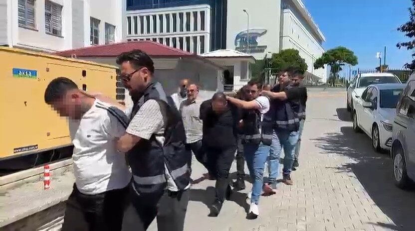 Samsun’da eğlence mekanı önünde meydana gelen silahlı saldırıda 2 kişi