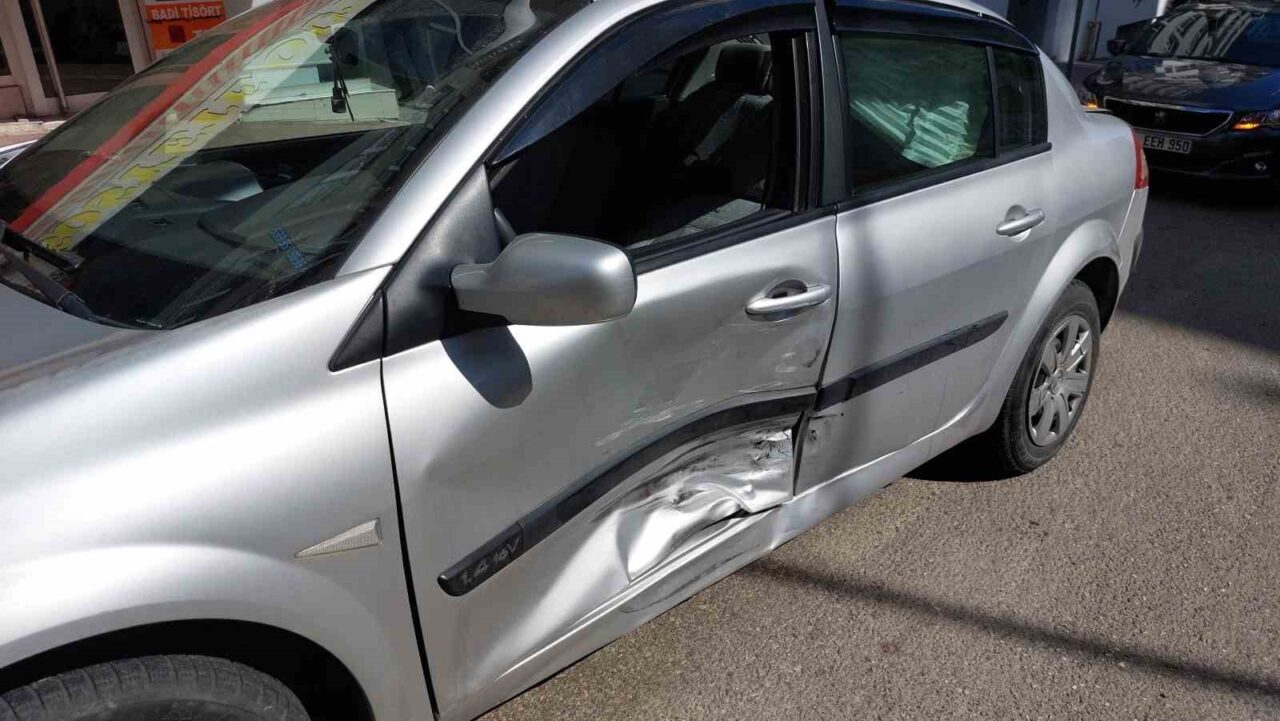 Samsun’da hafif ticari araç ile otomobilin karıştığı trafik kazasında 1