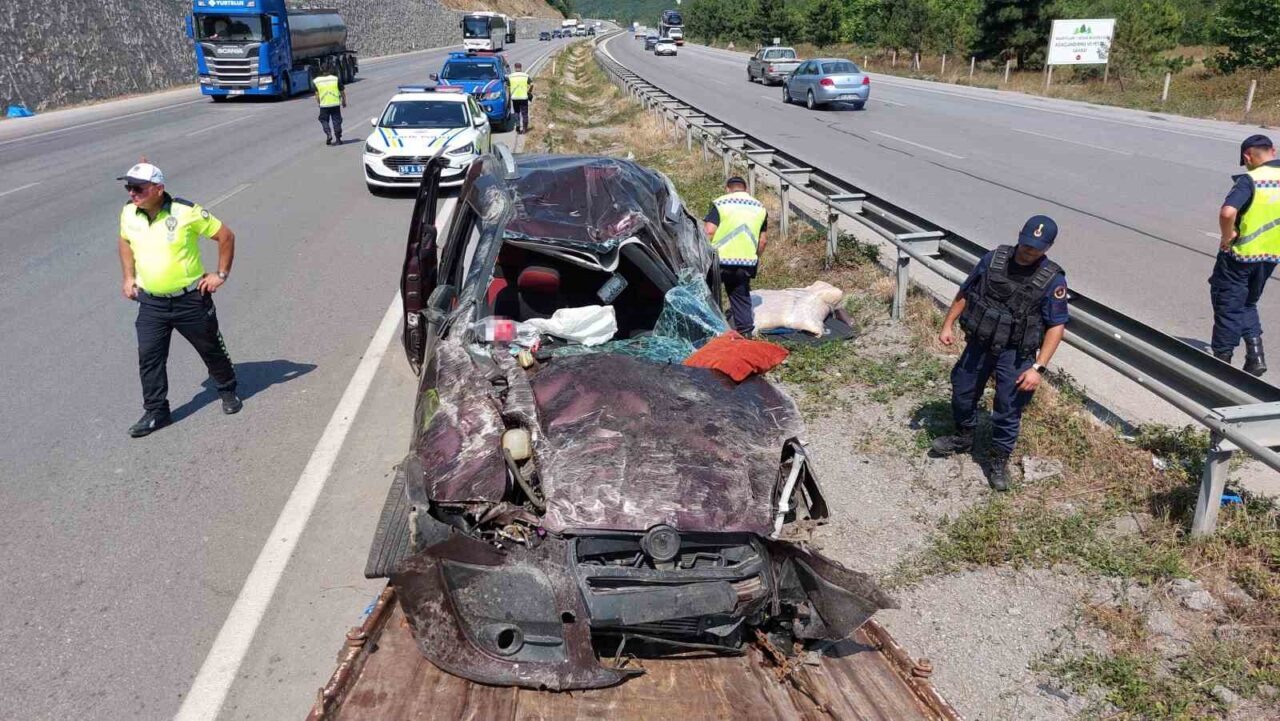 İstanbul’dan Giresun’a giden hafif ticari aracın Samsun’da yoldan çıkarak takla