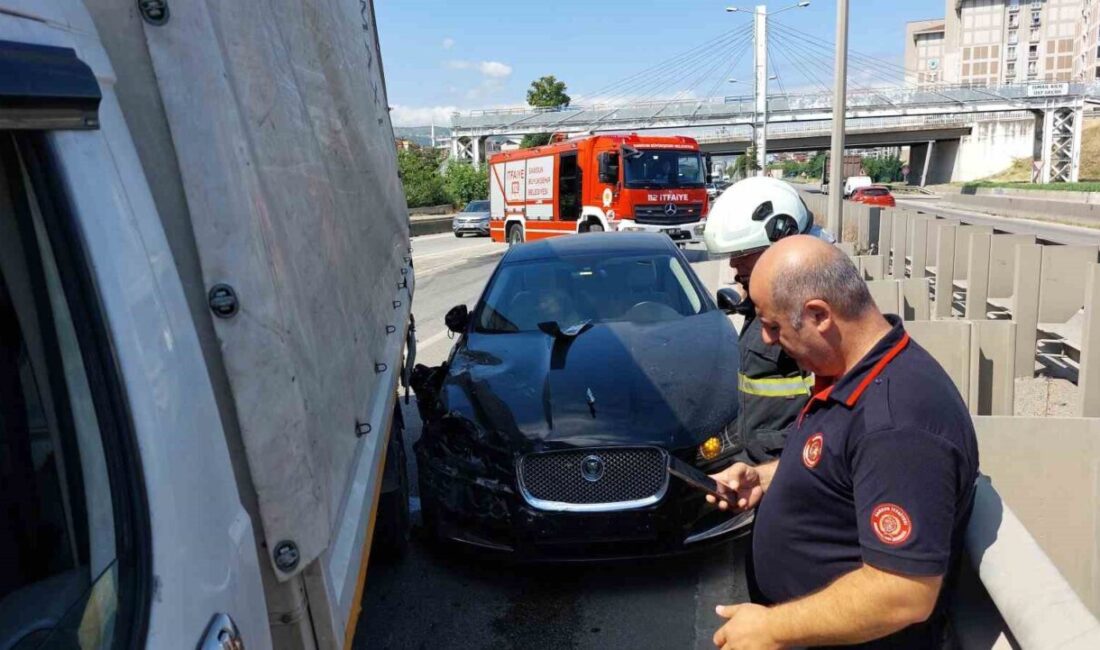 Samsun’da kamyon ile otomobilin çarpışması sonucu meydana gelen trafik kazasında
