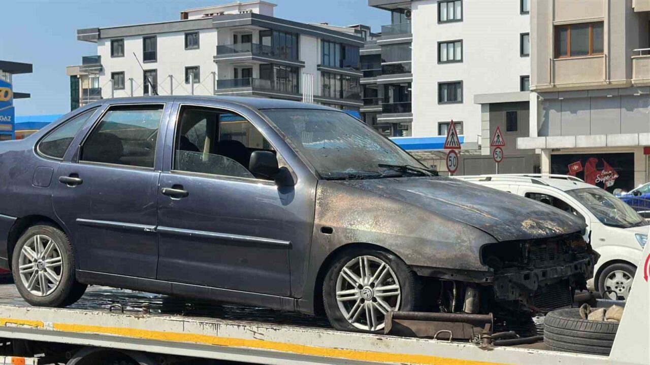 SAMSUN (İHA) – Samsun’un Atakum ilçesinde seyir halindeki bir otomobil,