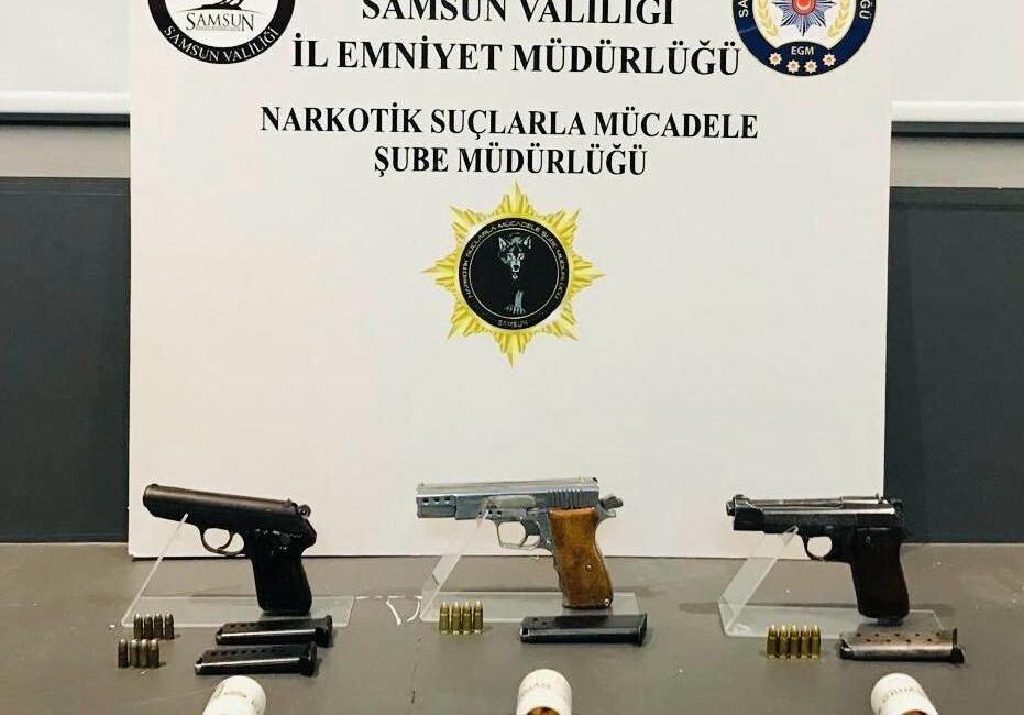 Samsun’da polis tarafından 2 kişinin ikametinde yapılan aramada, 3 adet