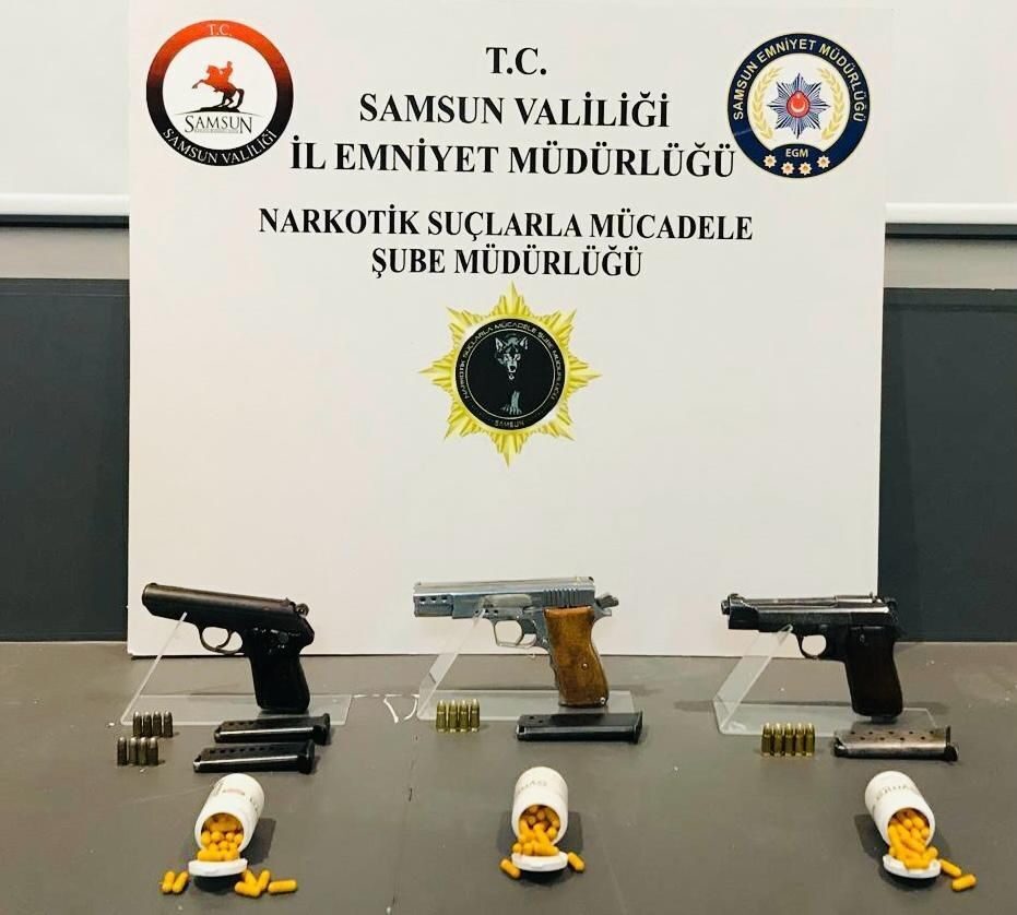 Samsun’da polis tarafından 2 kişinin ikametinde yapılan aramada, 3 adet