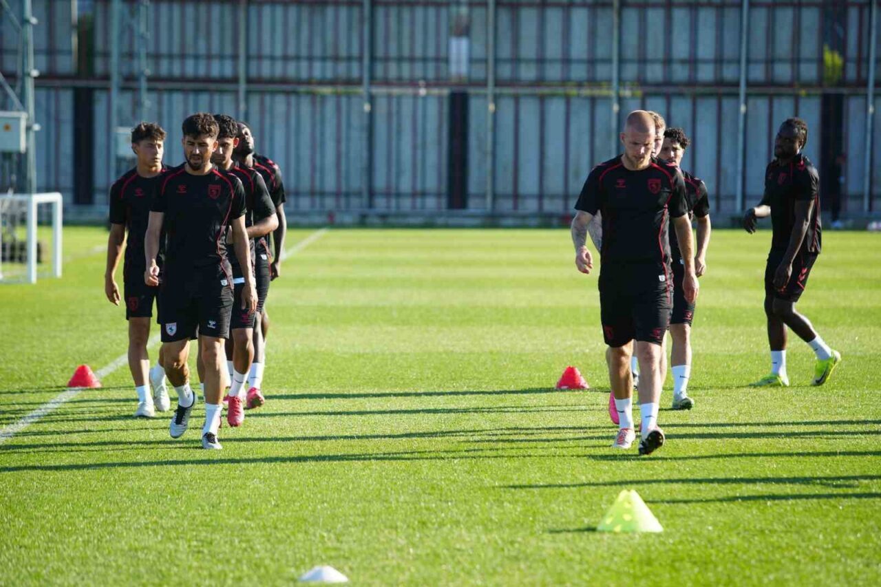 Samsunspor, 2025-2026 sezonu hazırlıklarına tüm hızıyla devam ediyor. Kırmızı-beyazlı ekip,