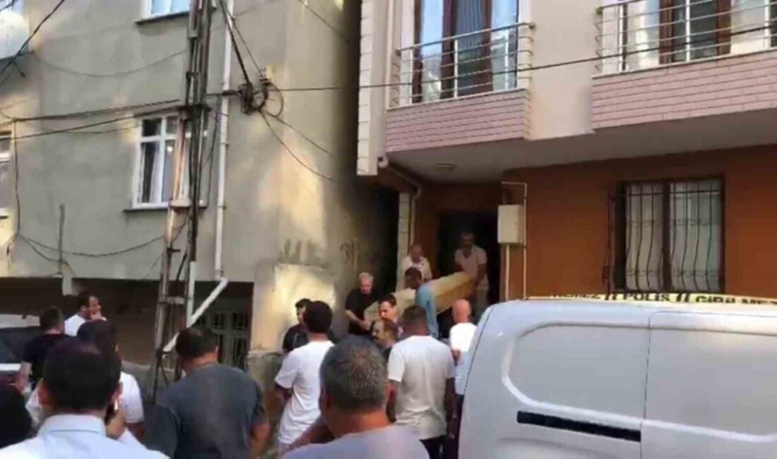 İstanbul’un Sancaktepe ilçesinde bir şahıs, tartıştığı anne ve babasını bıçaklayarak