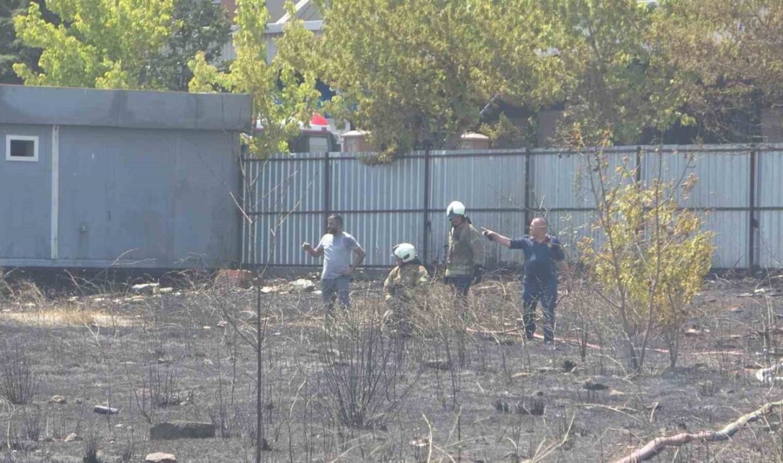 Sancaktepe’de park halindeki bir kamyonda çıkan yangın paniğe neden oldu.