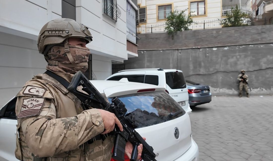 Şanlıurfa ve Batman’da jandarma ekiplerinin terör örgütü DEAŞ’a yönelik düzenlediği