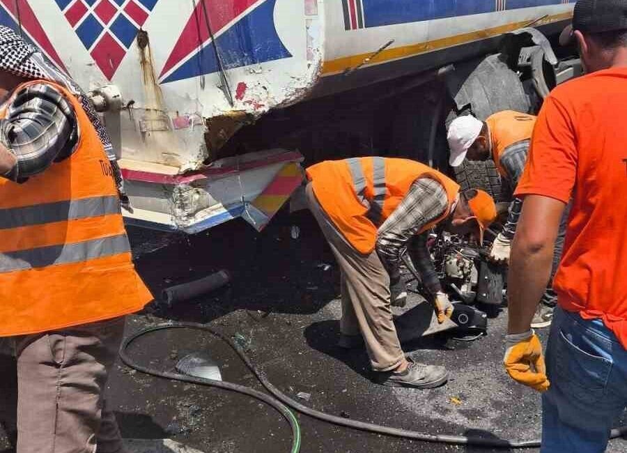 Şanlıurfa’da otomobilin sulama tankerine çarpması sonucu meydana gelen kazada 1