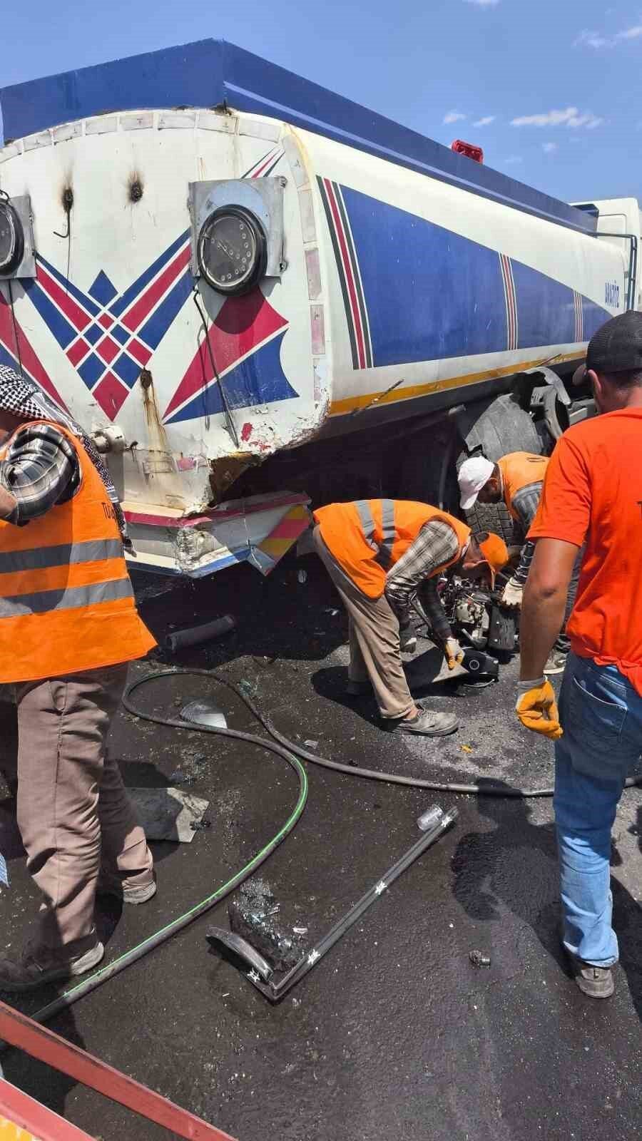Şanlıurfa’da otomobilin sulama tankerine çarpması sonucu meydana gelen kazada 1