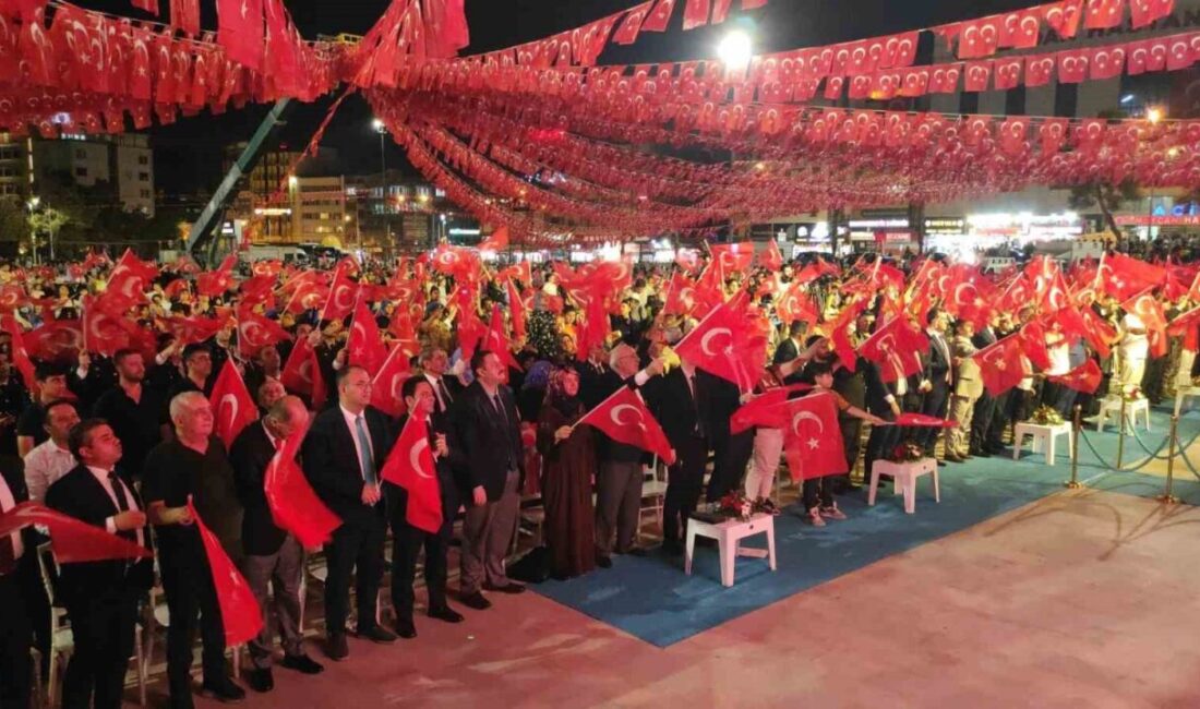 Şanlıurfa’da binlerce vatandaş, ellerinde ay yıldızlı bayraklarla 15 Temmuz Demokrasi