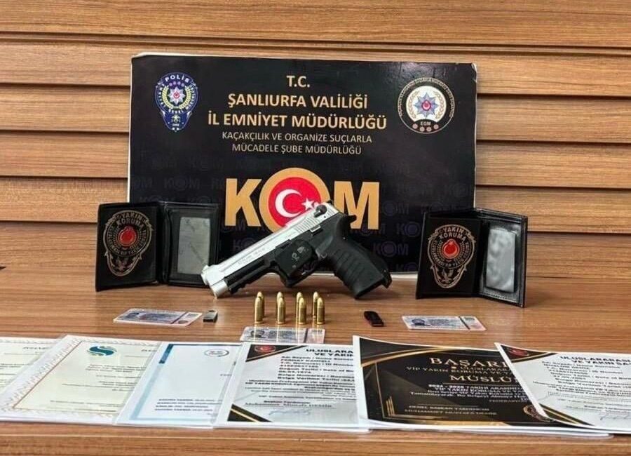 Şanlıurfa’da, kendilerini Milli İstihbarat Teşkilatı (MİT) ve Emniyet Müdürlüğü mensubu