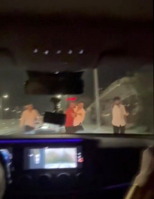 Şanlıurfa’da bir otomobilin önünü keserek terör estiren trafik magandaları, cep