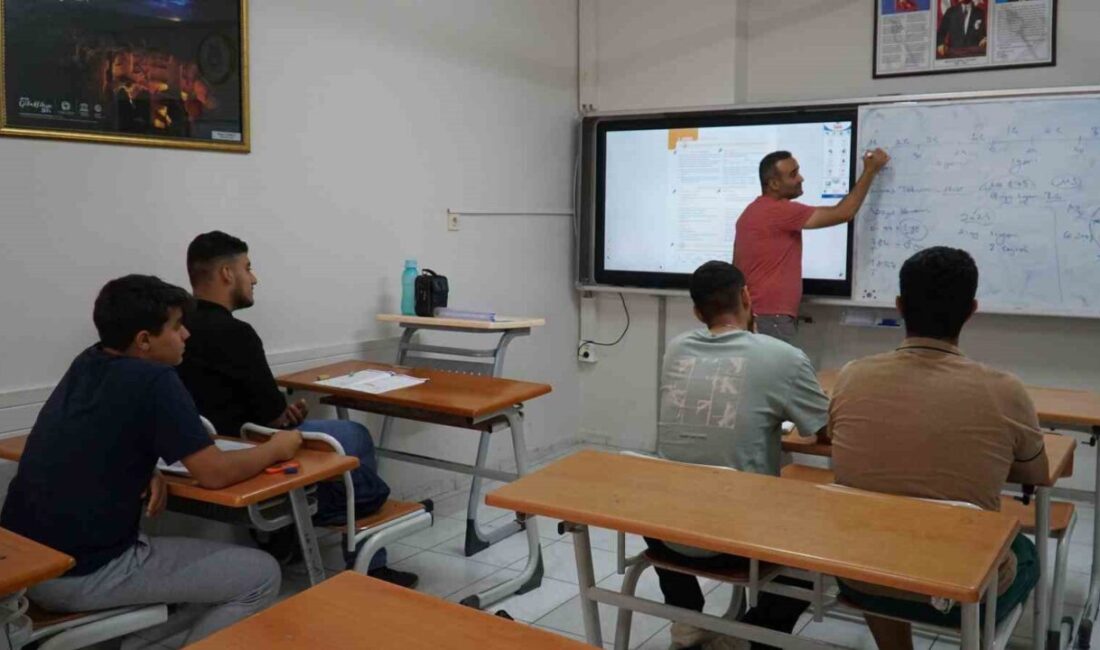 Haliliye Belediyesi, üniversite sınavına hazırlanan gençlere yönelik sunduğu ücretsiz yaz