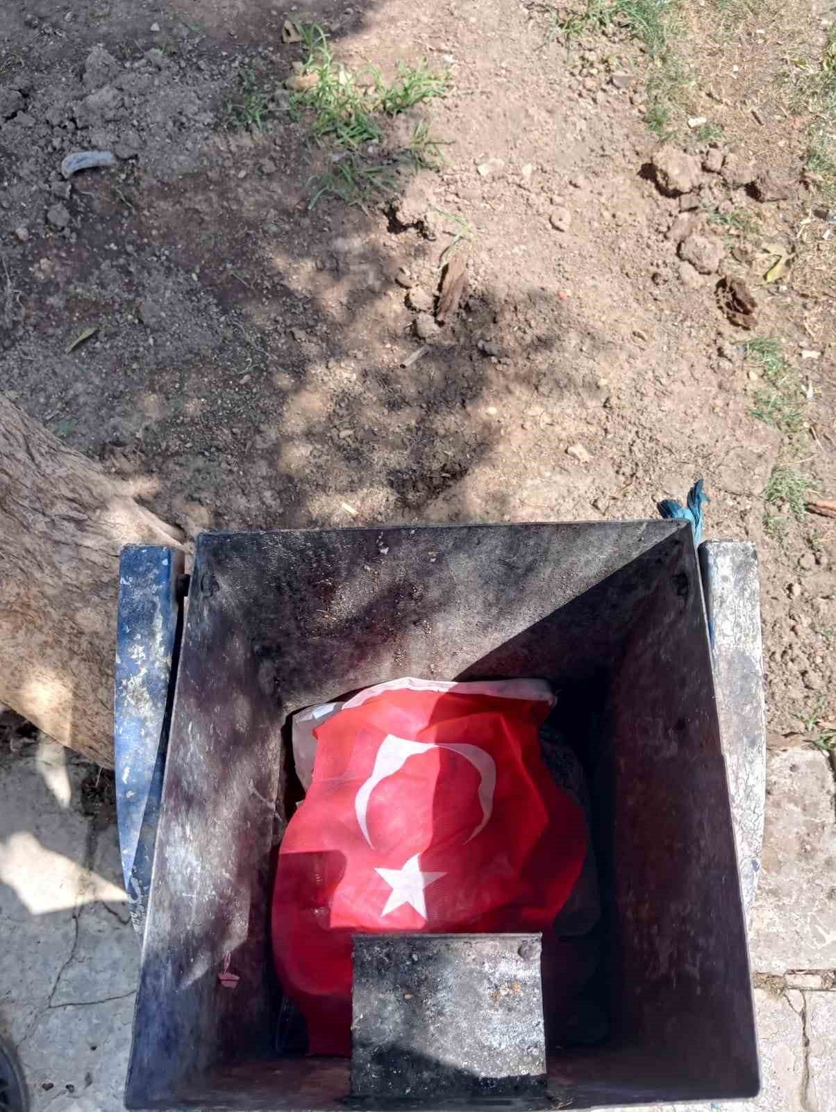 Şanlıurfa’da genç temizlik işçisinin bayrak hassasiyeti takdir topladı. Şanlıurfa’da Balıklıgöl