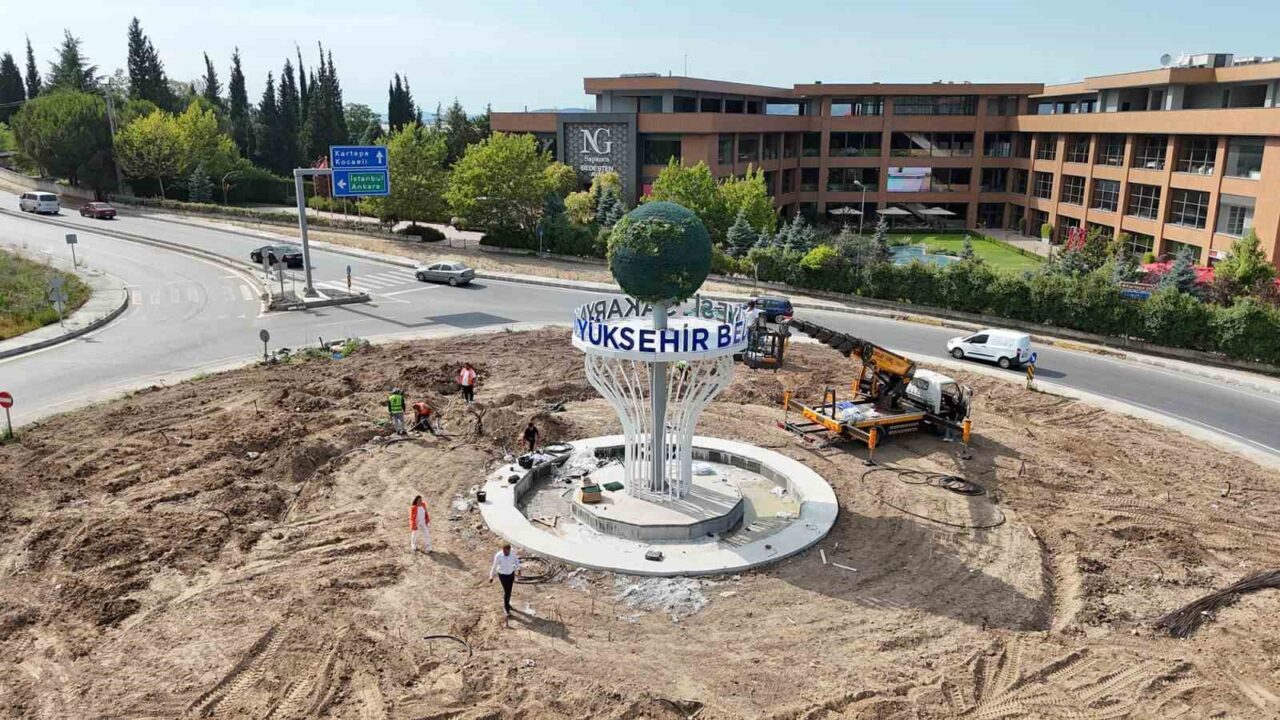Sakarya Büyükşehir Belediyesi, Anadolu Otoyolu Sapanca Gişeleri Kavşağı’nda yürüttüğü peyzaj