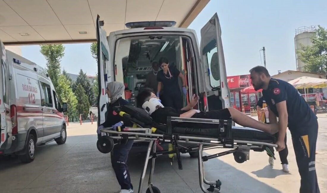 Bursa’nın Kestel ilçesinde kontrolden çıkan minibüsün şarampole yuvarlanması sonucu 4