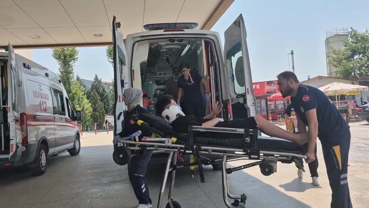 Bursa’nın Kestel ilçesinde kontrolden çıkan minibüsün şarampole yuvarlanması sonucu 4