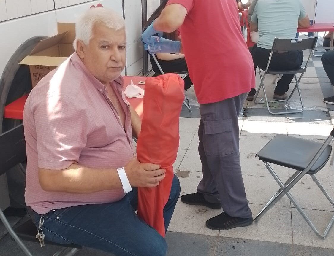 Manisa’nın Sarıgöl ilçesinde düzenlenen kan bağışı kampanyasında, ismini açıklamak istemeyen