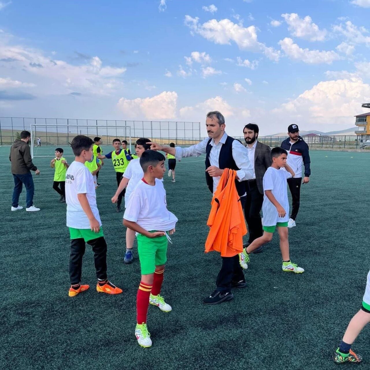 Sarıkamış’ta, yaz Kur’an kurslarına katılan öğrenciler arasında düzenlenen futbol turnuvası