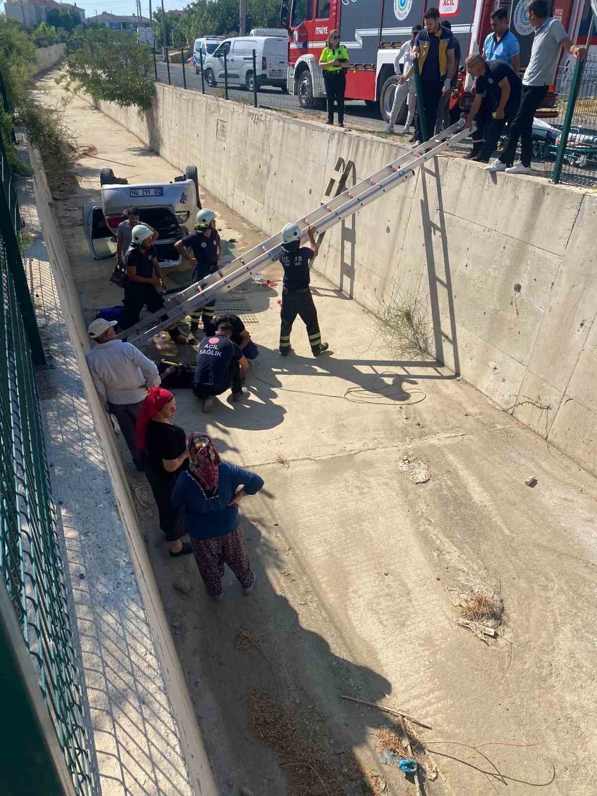 Tekirdağ’ın Şarköy ilçesinde kontrolden çıkan bir otomobilin dereye uçması sonucu