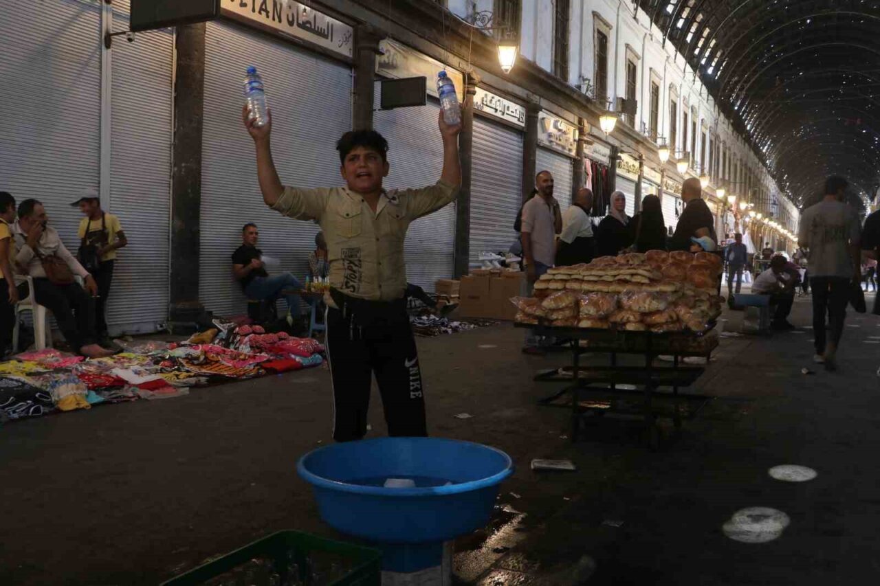 Suriye’de iç savaşın sona ermesiyle hayatın normale döndüğü Şam’da çocuklar