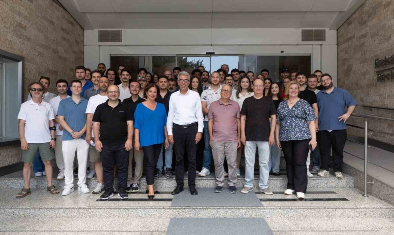 Yaşar Üniversitesi Elektrik-Elektronik Mühendisliği Bölümü öğrencileri 2024-2025 Yılı Bitirme Projeleri’ni