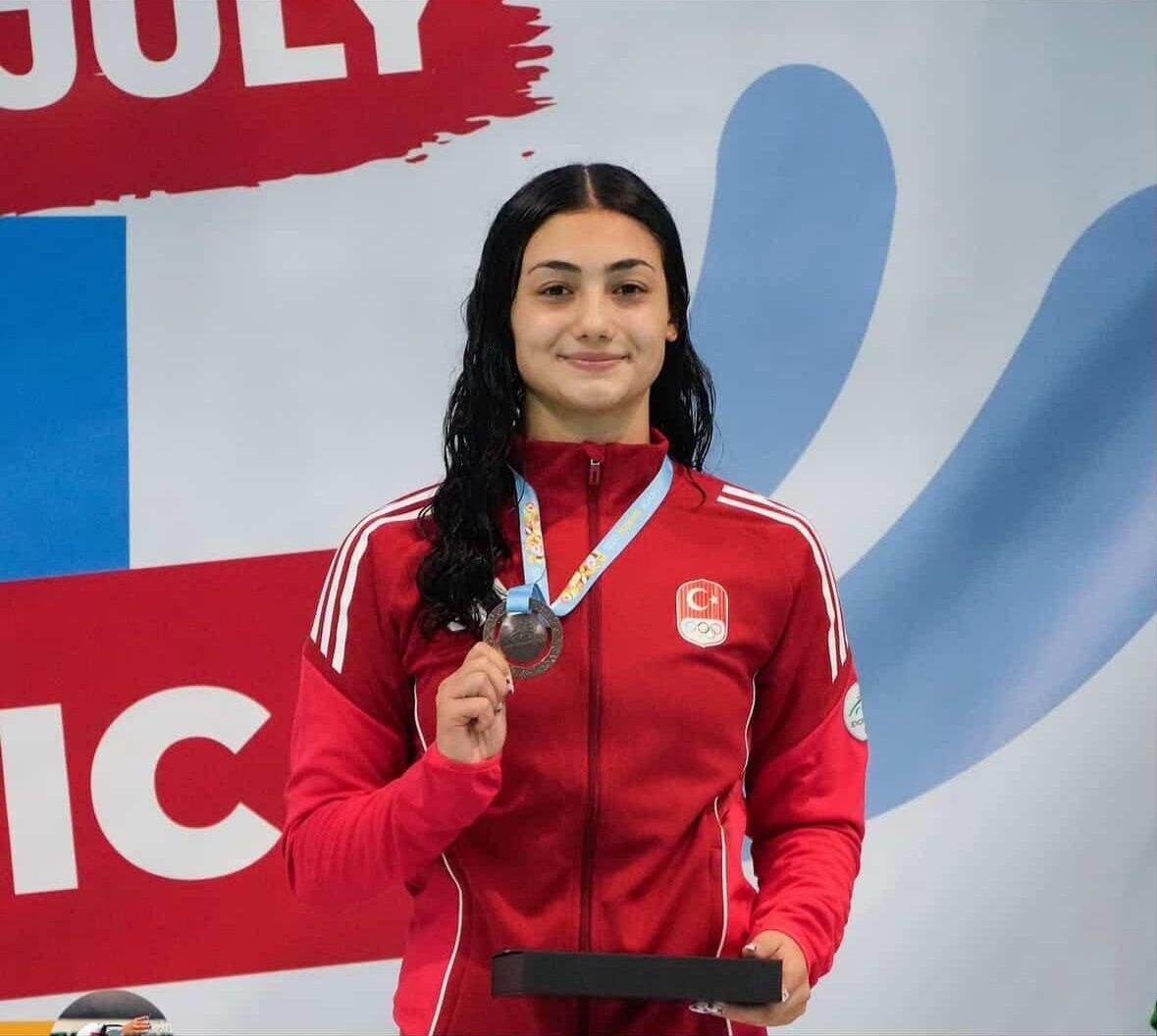 Eskişehir’den EYOF Festivali’ne katılım sağlayan yüzücü Seher Kaya, Avrupa 3’üncülüğü