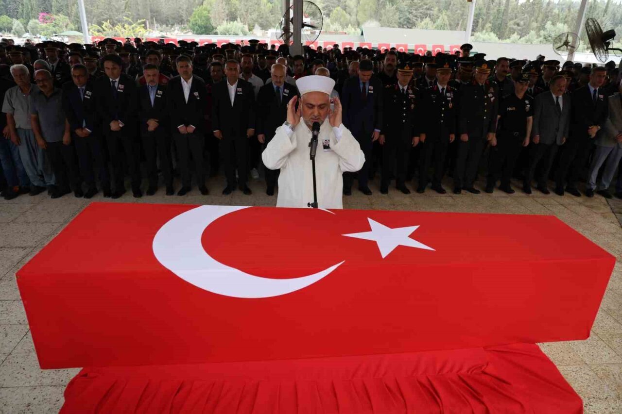 Şırnak’ta sürdürülen operasyon sırasında kayalıklardan düşerek şehit olan Jandarma Uzman