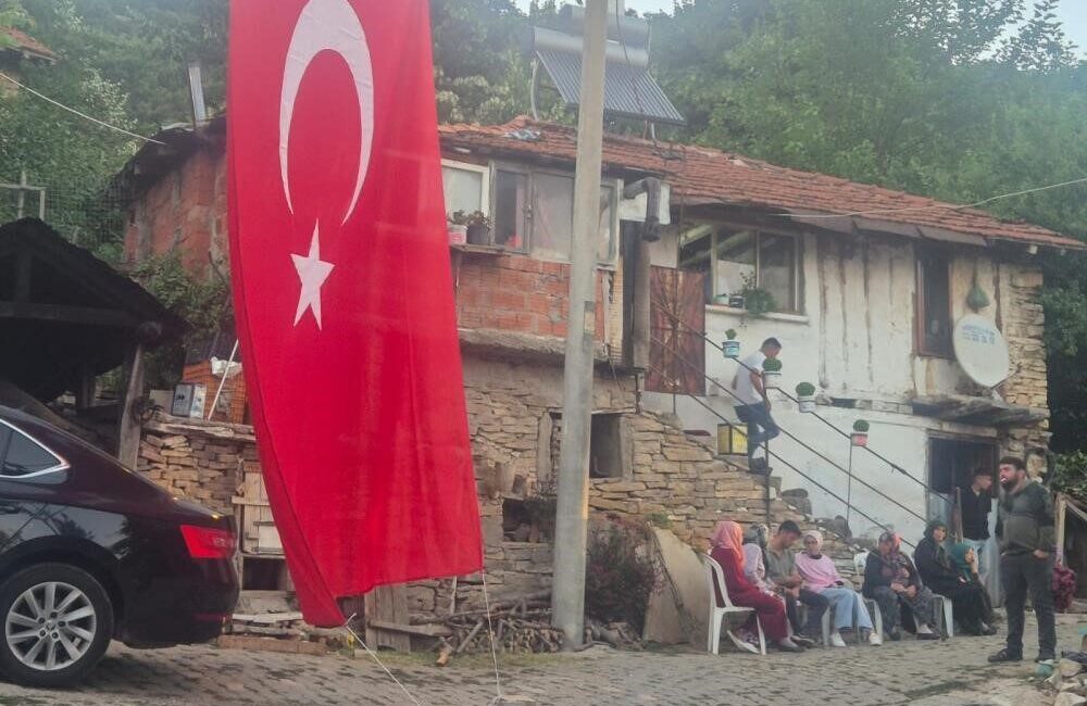 Irak’ın kuzeyindeki Pençe-Kilit Harekatı bölgesinde yürütülen mağara araması faaliyeti esnasında