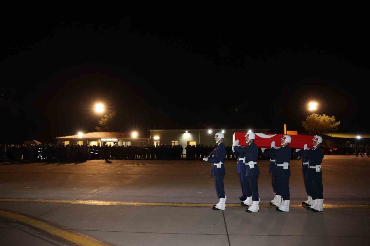 Pençe-Kilit Harekâtı’nda arama tarama faaliyeti sırasında metan gazından zehirlenerek şehit