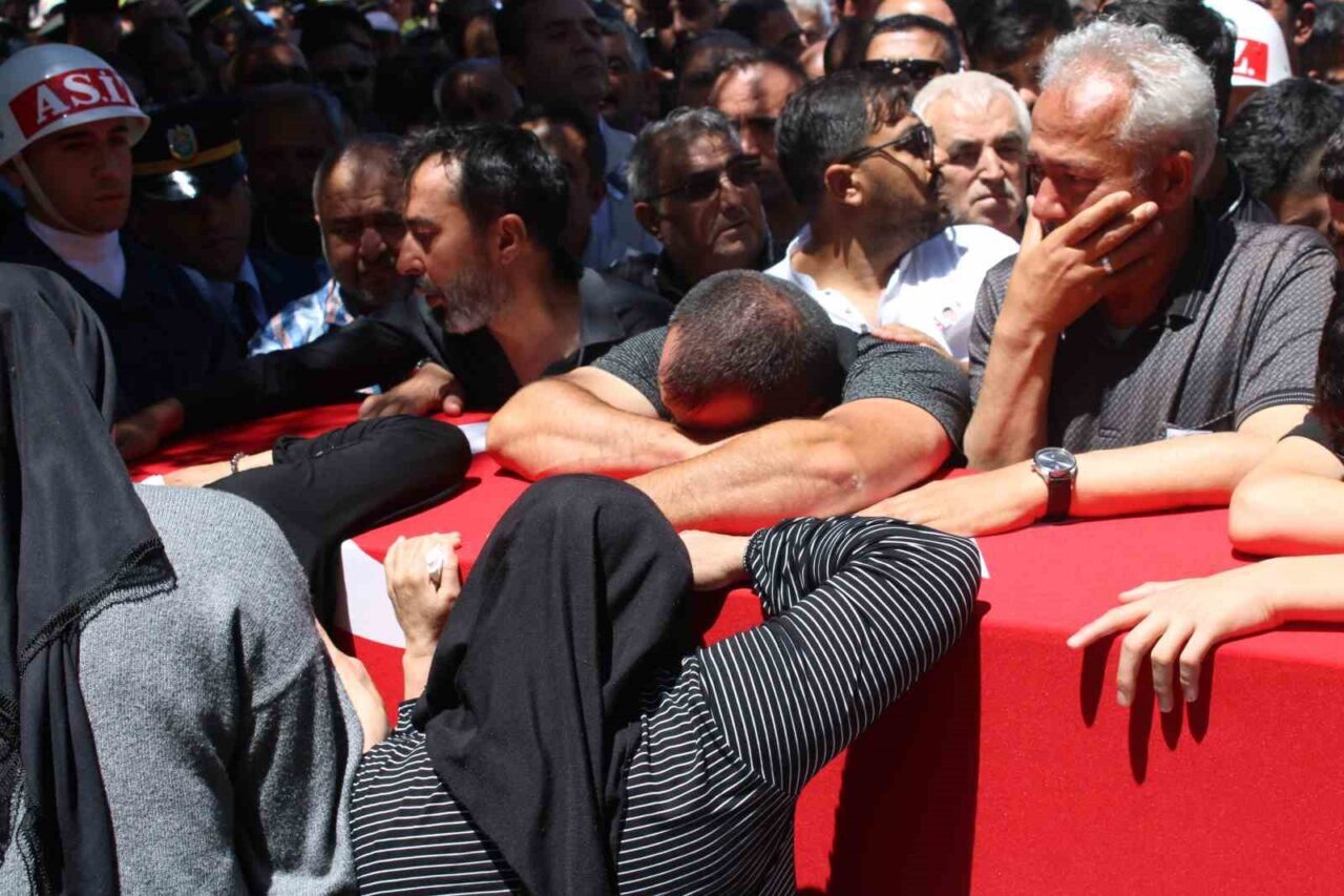 Pençe-Kilit Harekat bölgesindeki bir mağarada arama tarama faaliyeti sırasında metan