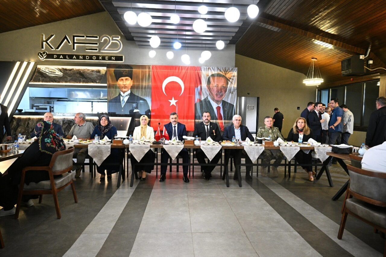 Erzurum Valisi Mustafa Çiftçi ve eşi Azime Çiftçi’nin ev sahipliğinde,