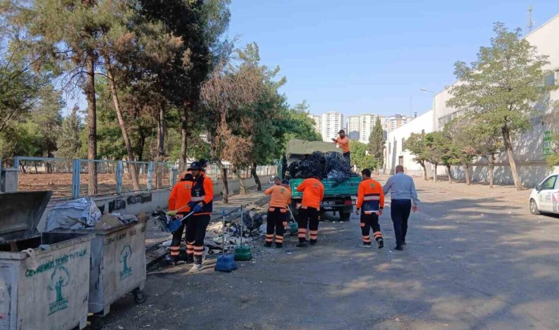 Şehitkamil Belediyesi Temizlik İşleri Müdürlüğü ekipleri tarafından sıcak yaz günlerinde