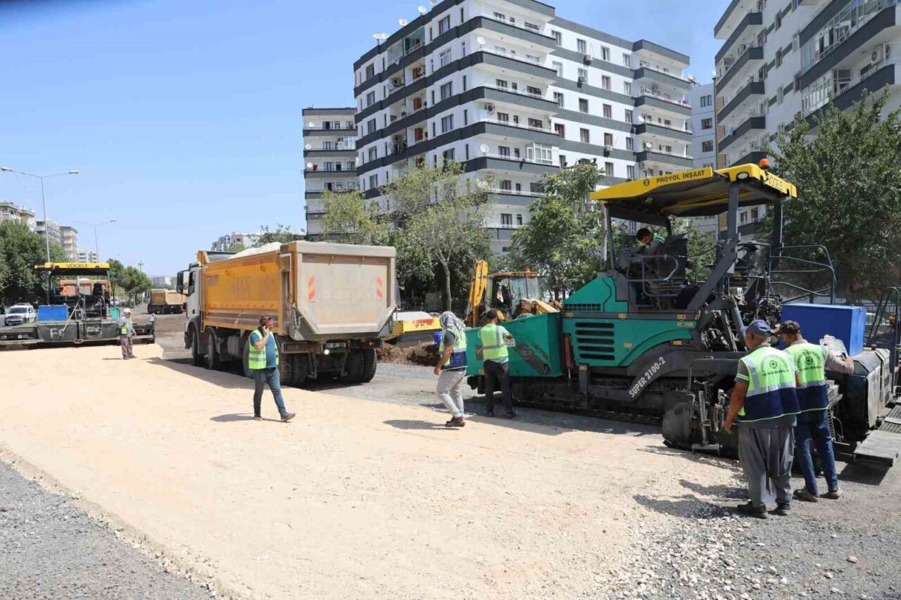Diyarbakır Büyükşehir Belediyesi, Selahaddin Eyyubi Bulvarı’nda gerçekleştirdiği altyapı güçlendirme çalışmalarıyla