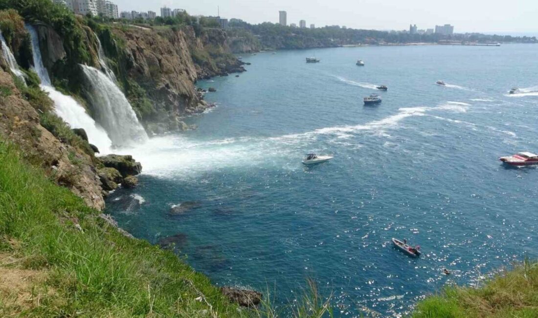 Antalya’da Aşağı Düden Şelalesi’nden denize düştüğü iddiasıyla ihbar edilen kişiyi