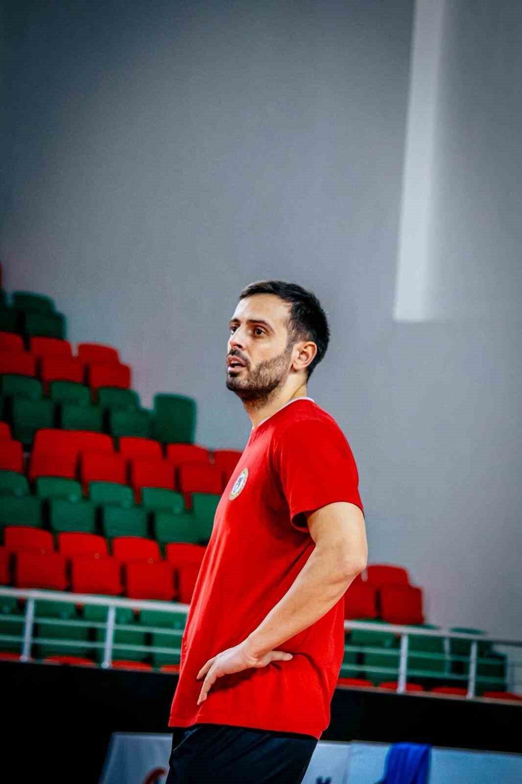 Gebze Belediyespor’un yeni transferi Semih Çelik, Efeler Ligi’ne çok yakışacaklarını