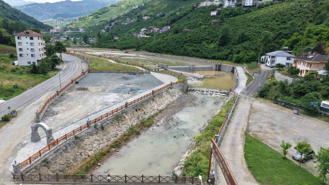 Trabzon’un doğal zenginliklerinden biri olan Sera Gölü, tüm temizlik çalışmalarına