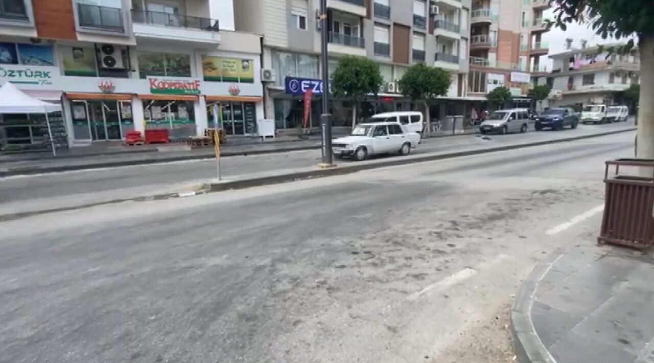 Antalya’nın Serik ilçesinde motosiklet ile bisikletin çarpışması sonucu meydana gelen