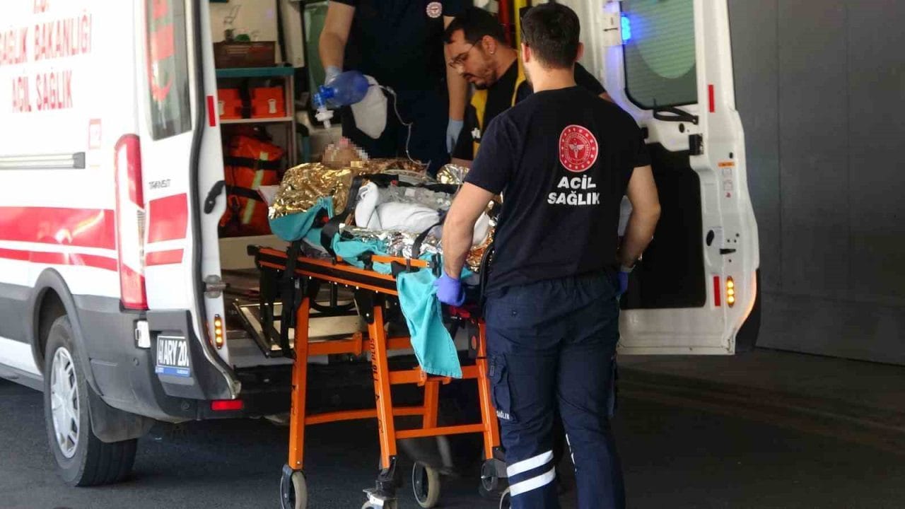 Kocaeli’nin Kandıra ilçesinde serinlemek için girdiği denizde boğulma tehlikesi geçiren