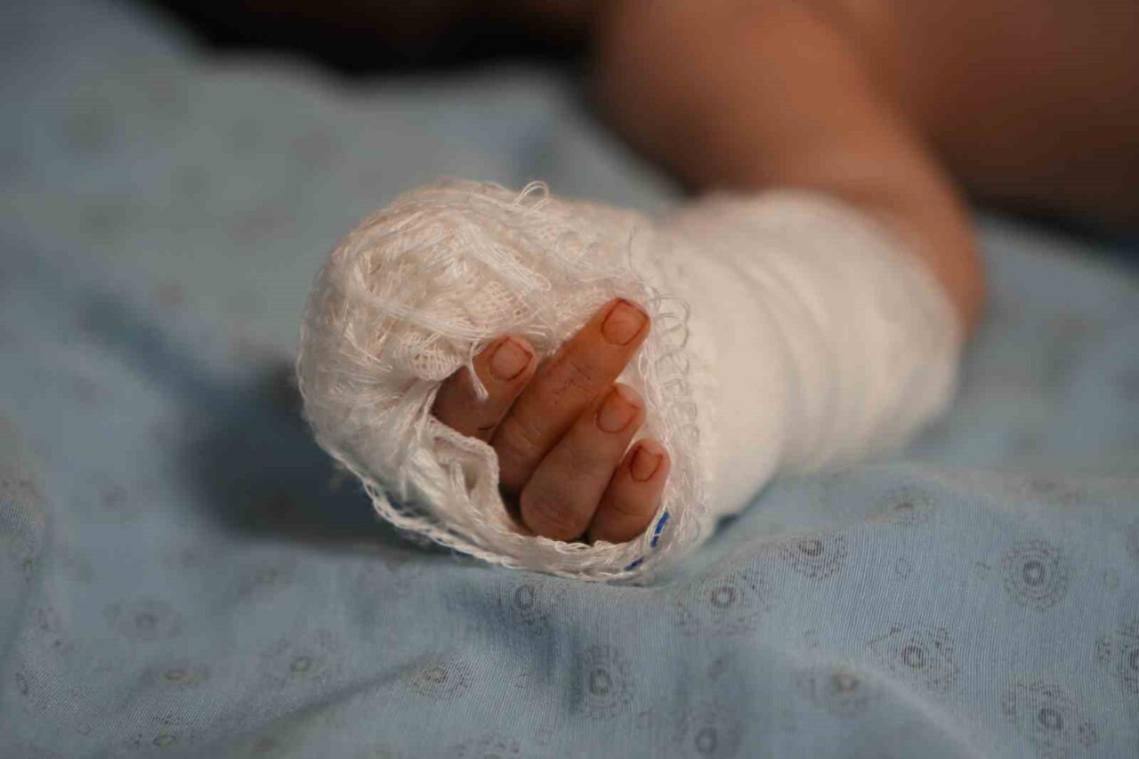 Adıyaman’ın Kahta ilçesinde yüksek ateş şikayetiyle hastaneye yatırılan 3 aylık