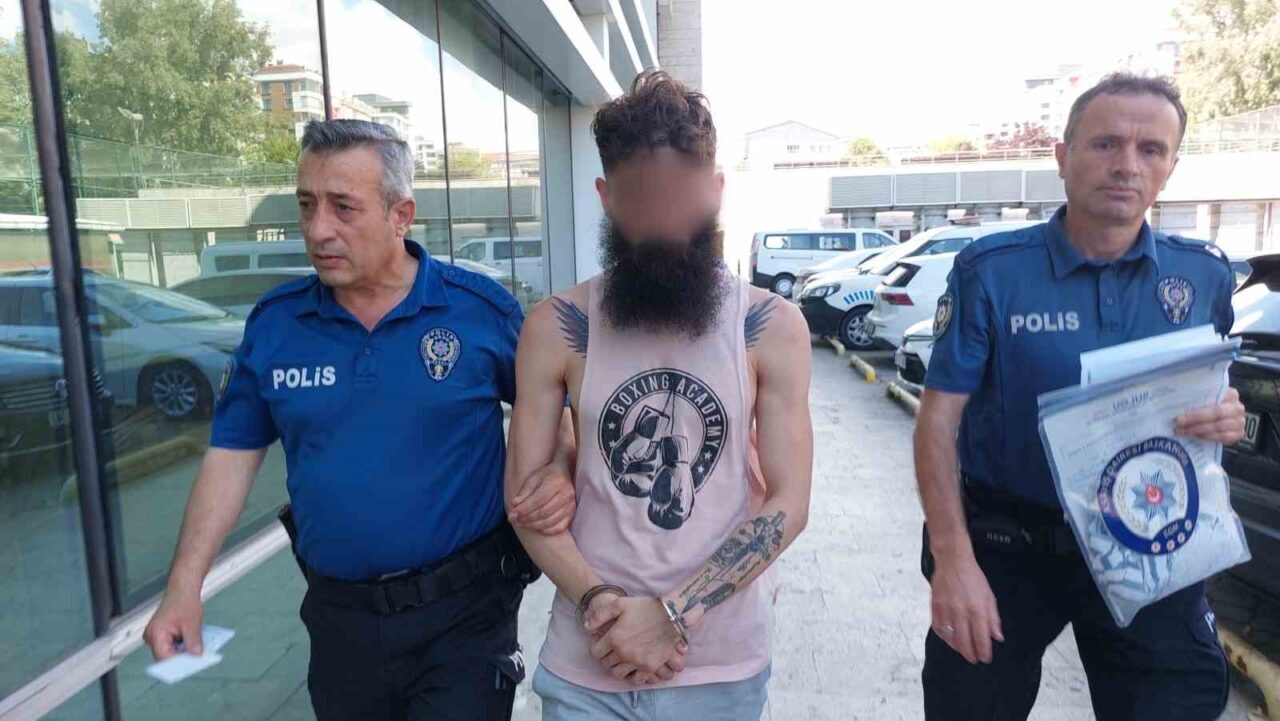 Samsun’da sevgilisinin akrabasını bıçaklayan şahıs, polis tarafından gözaltına alındı. Olay,