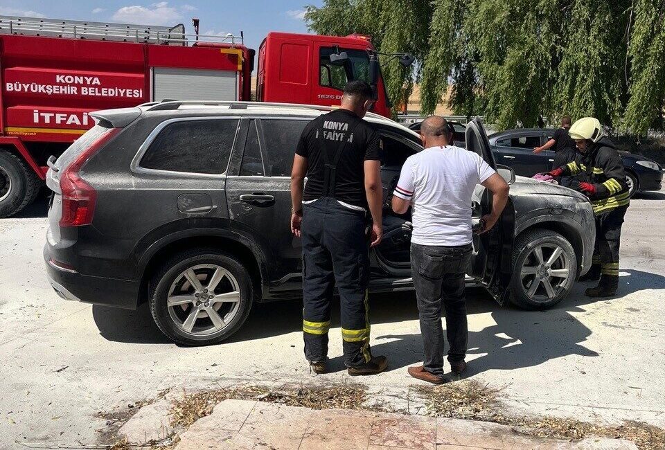 Konya’nın Kulu ilçesi yakınlarında seyir halindeki cipte yangın paniği yaşandı.